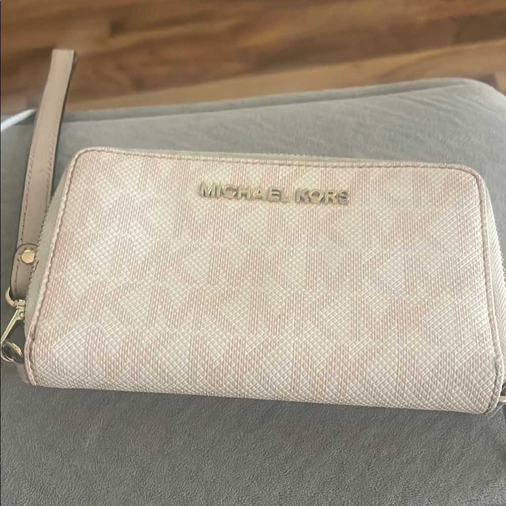 Michael Kors Cream Wristlet Wallet